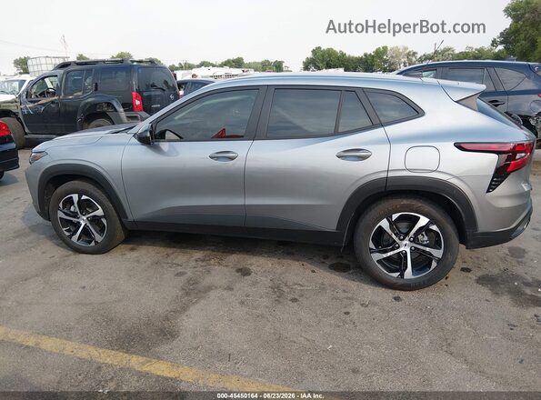 KL77LGEP8SC289969 2025 CHEVROLET TRAX Серебряный Панорамный вид салона 360°