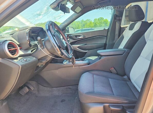 KL77LGEP9SC007385 2025 CHEVROLET TRAX Silver Front interior view