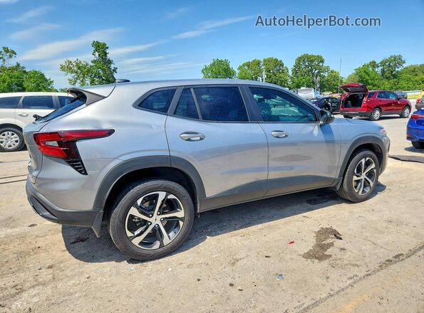 KL77LGEP9SC007385 2025 CHEVROLET TRAX Silver Rear right