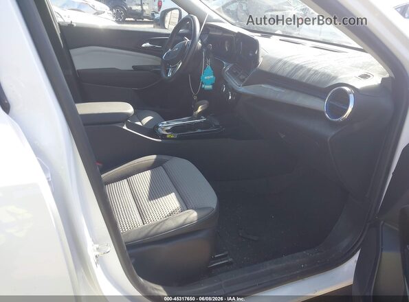 KL77LHE20RC026878 2024 CHEVROLET TRAX White Front interior view