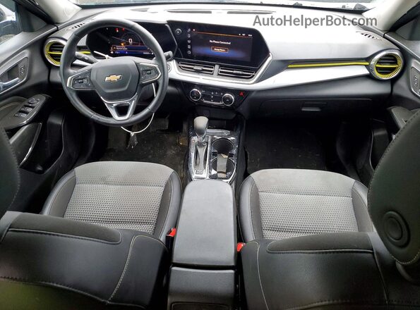 KL77LHE21RC012438 2024 CHEVROLET TRAX Black Առջևի վահանակի տեսք