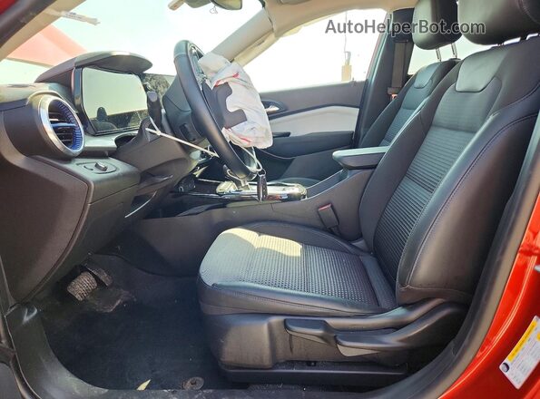 KL77LHE23RC024705 2024 CHEVROLET TRAX Red Widok wnętrza z przodu
