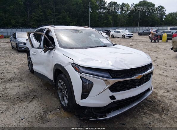 KL77LHE23RC030648 2024 CHEVROLET TRAX White Դիմացի տեսք