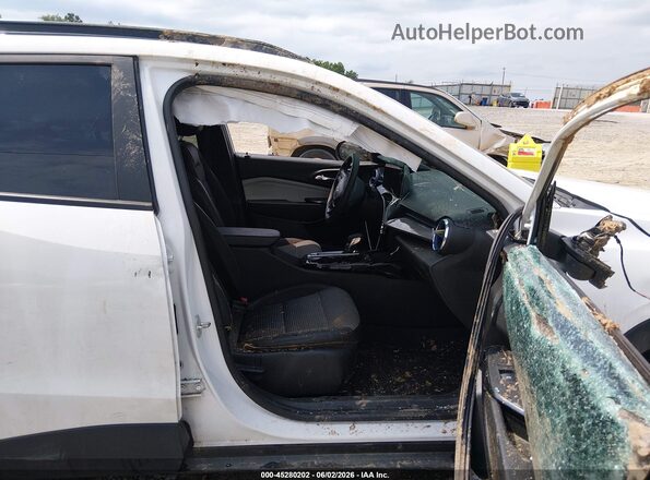KL77LHE23RC030648 2024 CHEVROLET TRAX White Սալոնի դիմացի տեսք