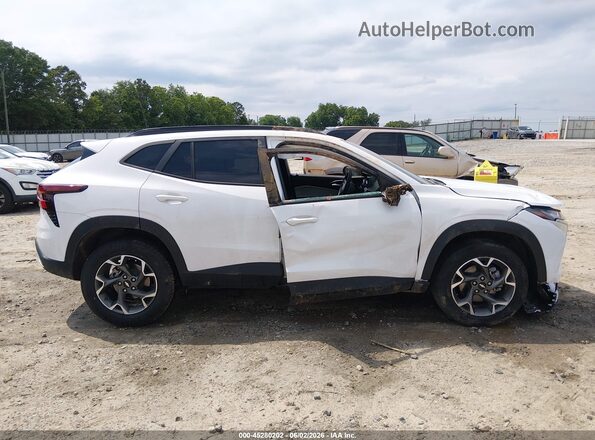 KL77LHE23RC030648 2024 CHEVROLET TRAX White Սալոնի հետևի տեսք