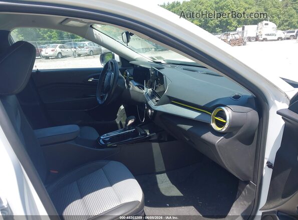 KL77LHE24RC160549 2024 CHEVROLET TRAX White Սալոնի դիմացի տեսք