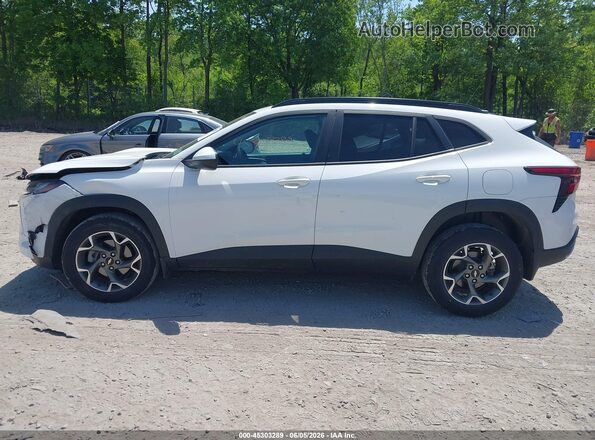 KL77LHE24RC160549 2024 CHEVROLET TRAX White Սալոնի 360 աստիճան տեսք