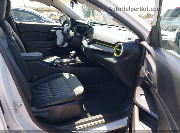 KL77LHE26RC096207 2024 CHEVROLET TRAX White Вид салону спереду
