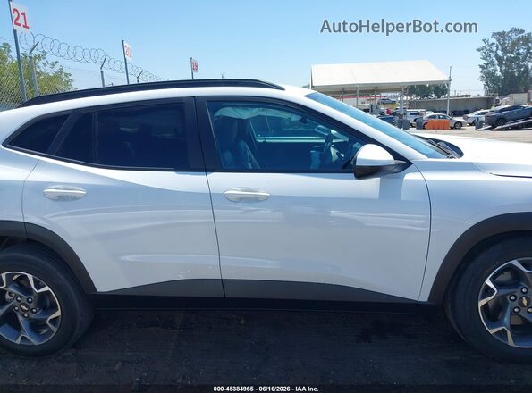 KL77LHE26RC096207 2024 CHEVROLET TRAX White Вид задньої частини салону
