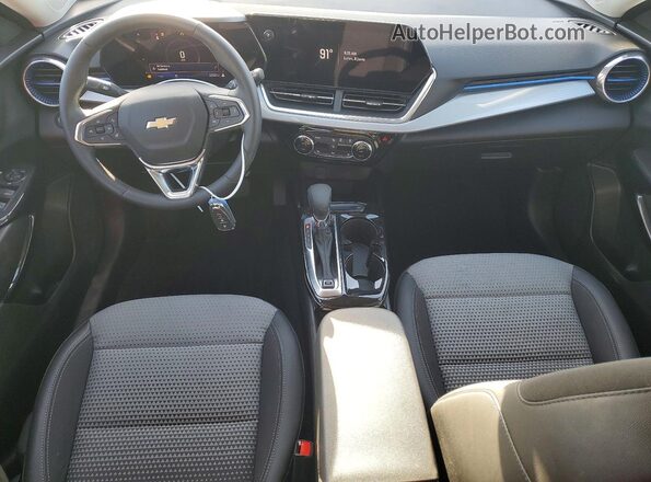 KL77LHE27RC132891 2024 CHEVROLET TRAX Silver 