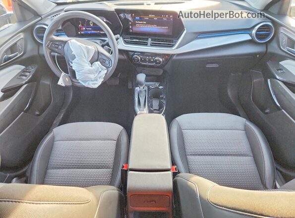 KL77LHE28RC226374 2024 CHEVROLET TRAX Green Առջևի վահանակի տեսք
