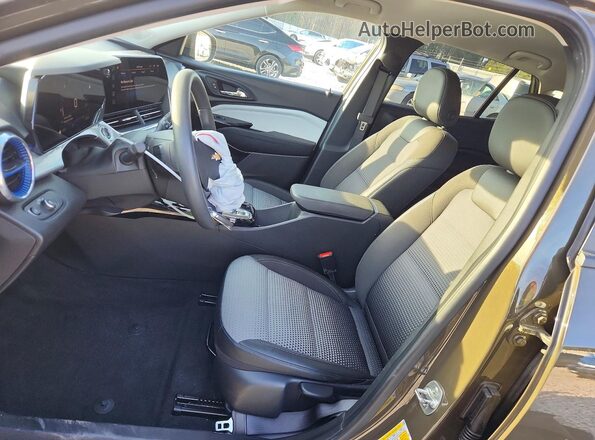 KL77LHE28RC226374 2024 CHEVROLET TRAX Green Սալոնի դիմացի տեսք