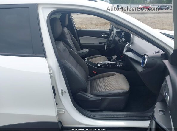 KL77LHE29RC029164 2024 CHEVROLET TRAX White Widok wnętrza z przodu