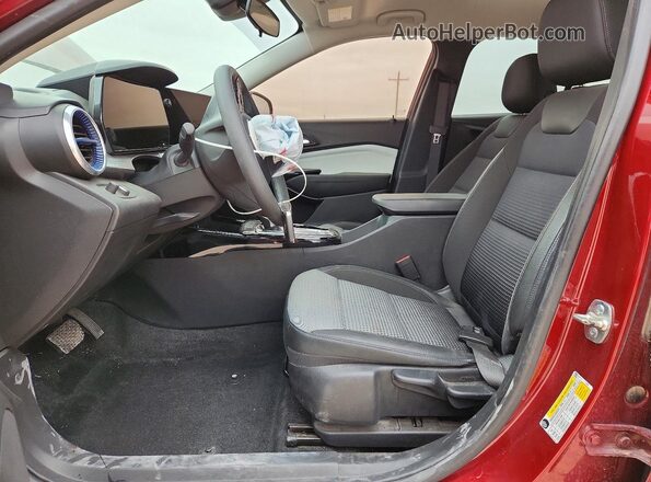 KL77LHE29RC187603 2024 CHEVROLET TRAX Maroon Vista interior delantera