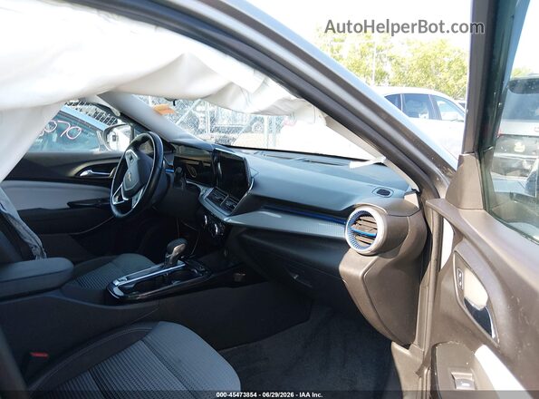 KL77LHEP0SC093627 2025 CHEVROLET TRAX Gray Вид салону спереду
