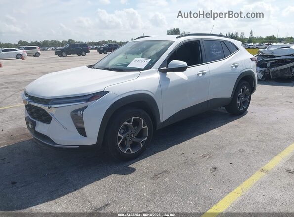 KL77LHEP0SC234583 2025 CHEVROLET TRAX White Առջևի ձախ երեք քառորդ տեսարան