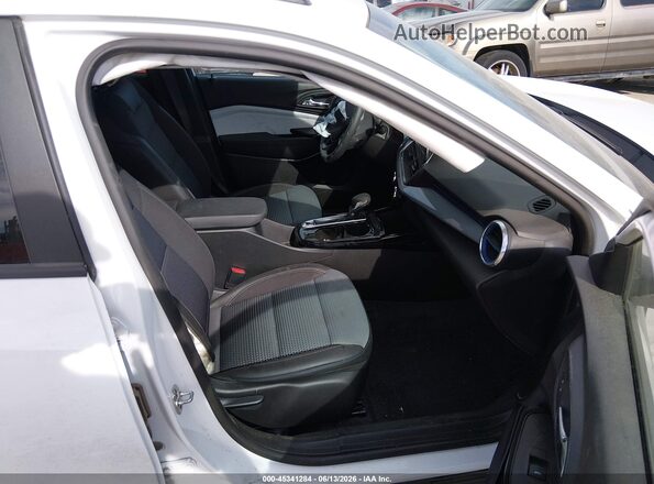 KL77LHEP0SC312618 2025 CHEVROLET TRAX White Front interior view
