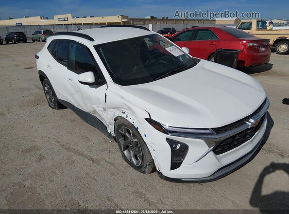 KL77LHEP0SC312618 2025 CHEVROLET TRAX White Front view