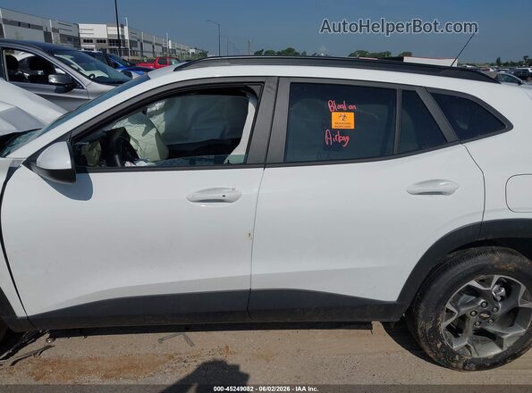 KL77LHEP0TC056448 2026 CHEVROLET TRAX Белый Панорамный вид салона 360°