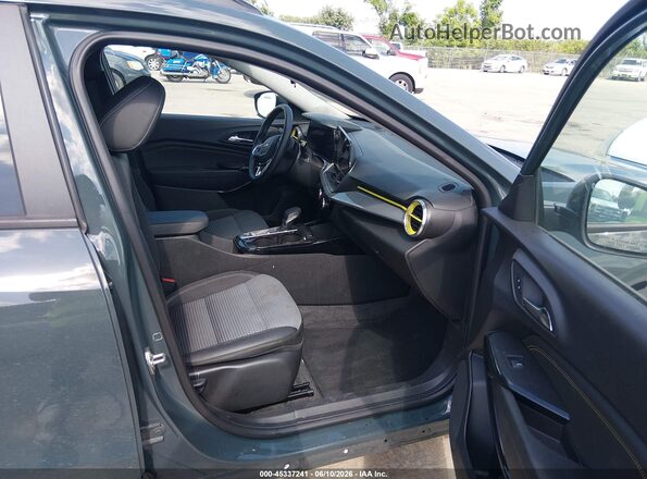 KL77LHEP1SC107809 2025 CHEVROLET TRAX Зеленый Вид салона спереди