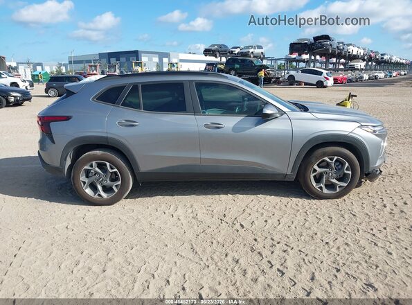 KL77LHEP1TC085649 2026 CHEVROLET TRAX Gray Вид задньої частини салону