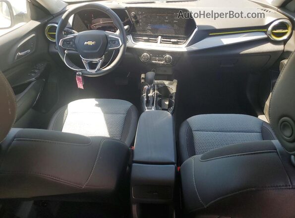 KL77LHEP2SC279847 2025 CHEVROLET TRAX Белый Вид панели приборов