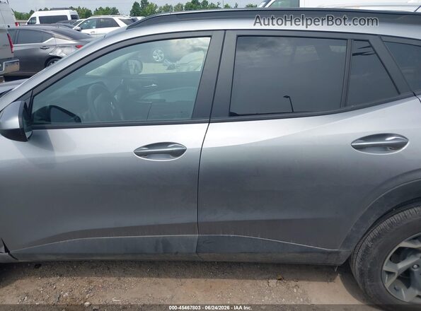 KL77LHEP2TC022026 2026 CHEVROLET TRAX Gray Вид задньої частини салону