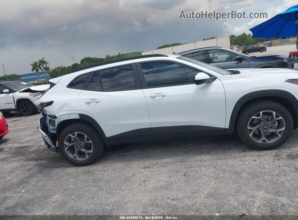 KL77LHEP2TC130372 2026 CHEVROLET TRAX White Rear interior view