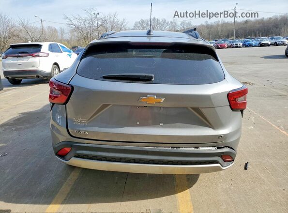 KL77LHEP3SC089037 2025 CHEVROLET TRAX Серебряный Вид сзади