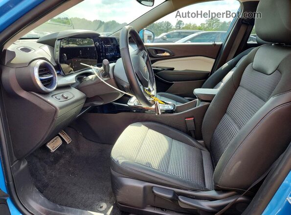KL77LHEP3SC308448 2025 CHEVROLET TRAX Blue Front interior view
