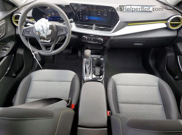 KL77LHEP3TC118313 2026 CHEVROLET TRAX Черный Вид панели приборов
