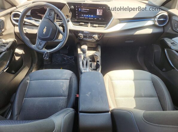 KL77LHEP4SC231170 2025 CHEVROLET TRAX Burgundy Առջևի վահանակի տեսք