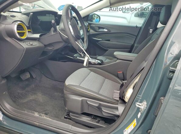 KL77LHEP5SC254103 2025 CHEVROLET TRAX Green Front interior view