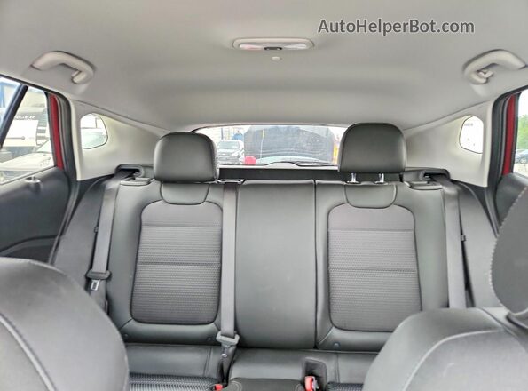 KL77LHEP5SC262394 2025 CHEVROLET TRAX Maroon უკანა სავარძლების ხედი