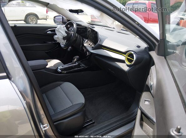 KL77LHEP5SC269099 2025 CHEVROLET TRAX Gray Vista interior delantera