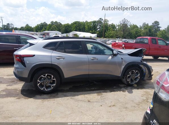 KL77LHEP5SC269099 2025 CHEVROLET TRAX Gray Vista interior trasera