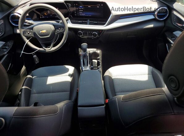 KL77LHEP6SC296988 2025 CHEVROLET TRAX Red Առջևի վահանակի տեսք