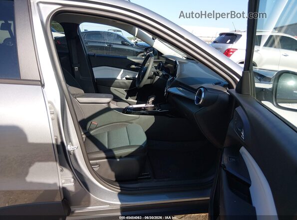 KL77LHEP6TC179347 2026 CHEVROLET TRAX Gray წინა სალონის ხედი