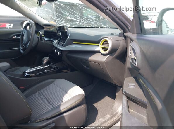 KL77LHEP7SC023736 2025 CHEVROLET TRAX Silver Front interior view