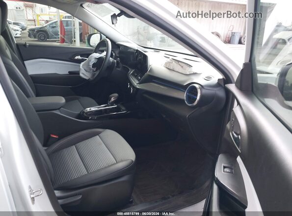 KL77LHEP7TC024225 2026 CHEVROLET TRAX White Front interior view