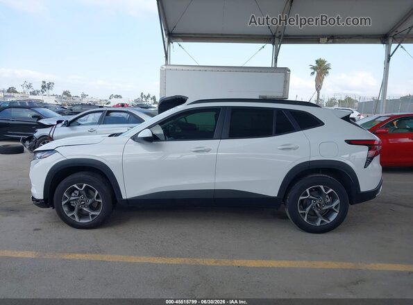 KL77LHEP7TC024225 2026 CHEVROLET TRAX White 360 interior view