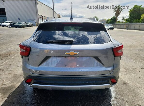 KL77LHEP8SC243077 2025 CHEVROLET TRAX Серебряный Вид сзади