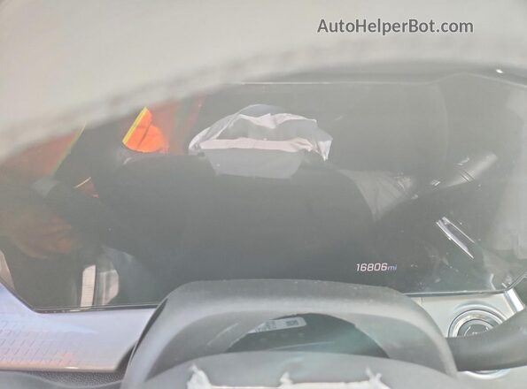 KL77LHEP8SC243077 2025 CHEVROLET TRAX Серебряный Вид щитка приборов