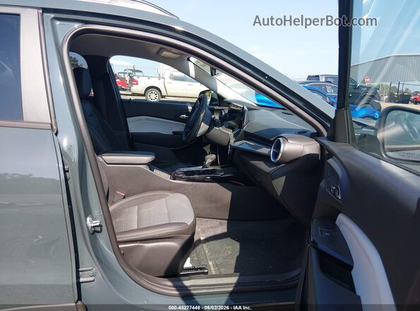 KL77LHEP8TC068783 2026 CHEVROLET TRAX Green Widok wnętrza z przodu
