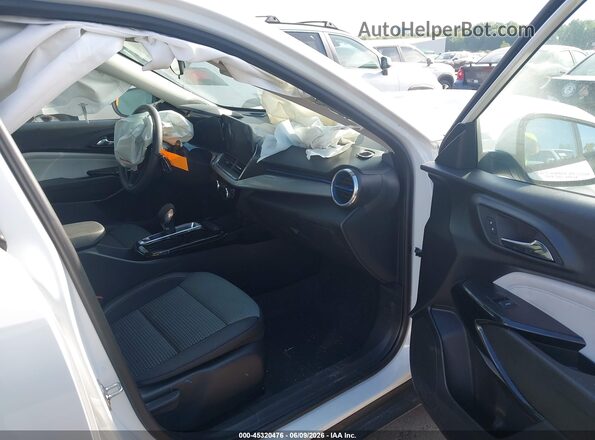 KL77LHEP8TC107162 2026 CHEVROLET TRAX Белый Вид салона спереди
