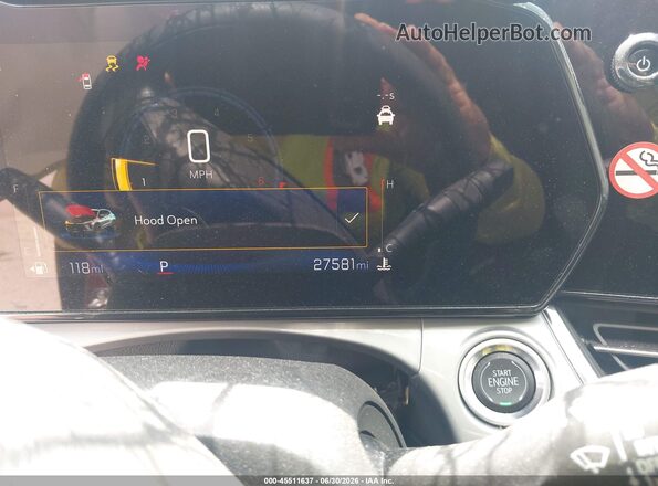KL77LHEP9SC235263 2025 CHEVROLET TRAX Бордовый Вид задних сидений