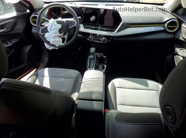 KL77LHEP9SC293079 2025 CHEVROLET TRAX Red Вид панелі приладів