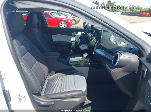 KL77LHEP9SC309393 2025 CHEVROLET TRAX White Vista interior delantera
