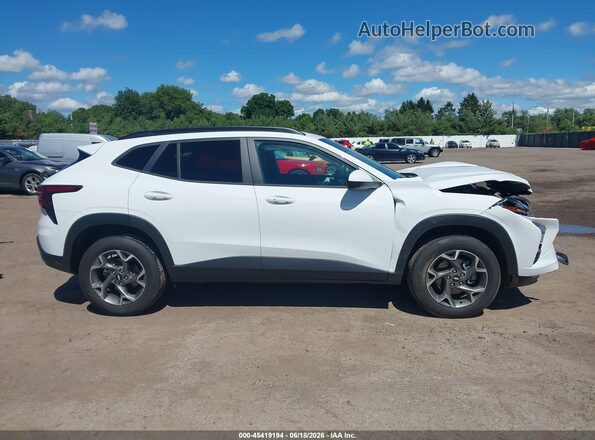 KL77LHEP9SC309393 2025 CHEVROLET TRAX White Vista interior trasera