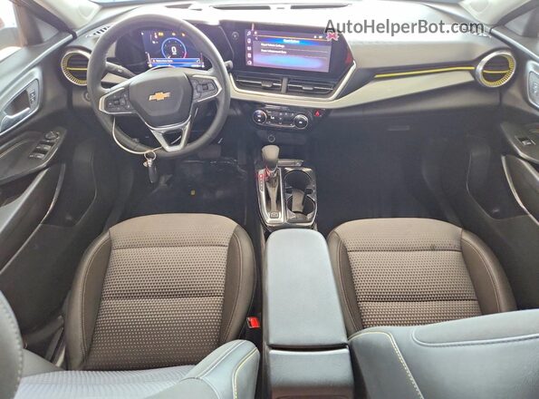 KL77LHEPXSC211389 2025 CHEVROLET TRAX Red Dashboard view
